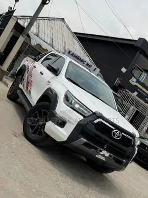 Toyota Hilux 2021 White