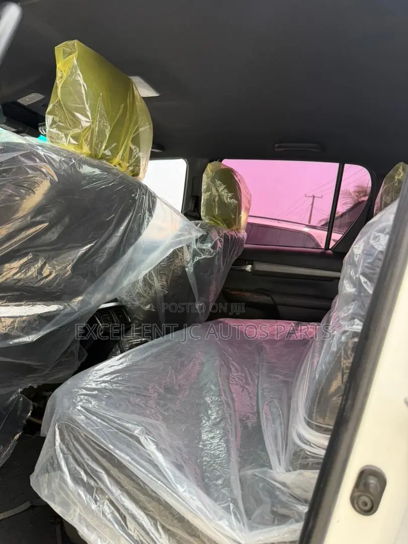 Toyota Hilux 2021 White