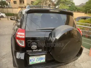 Toyota RAV4 2010 Black