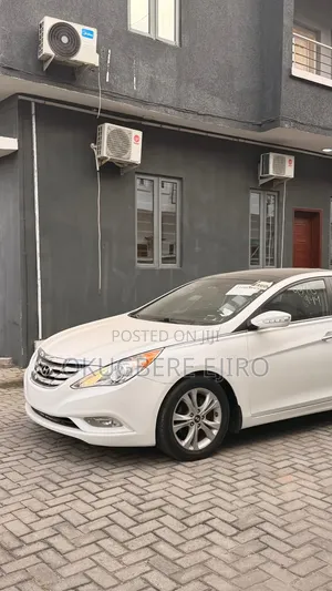 Hyundai Sonata Limited Sedan FWD (2.4L 4cyl 6A) 2011 White