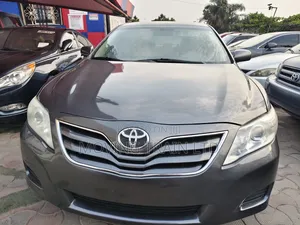 Toyota Camry LE 4dr Sedan (2.5L 4cyl 6A) 2011 Gray