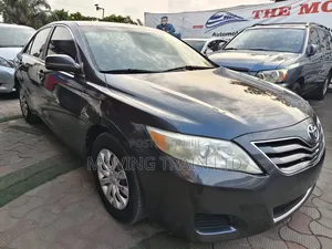 Toyota Camry LE 4dr Sedan (2.5L 4cyl 6A) 2011 Gray