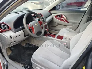 Toyota Camry LE 4dr Sedan (2.5L 4cyl 6A) 2011 Gray