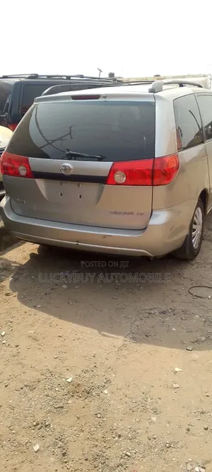 Toyota Sienna CE 8 Passenger 2010 Silver