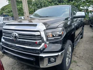 Toyota Tundra Platinum 5.7L V8 4x2 CrewMax 5.6 ft. box 145.7 in. WB