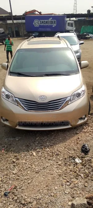 Toyota Sienna XLE 7 Passenger 2011 Gold