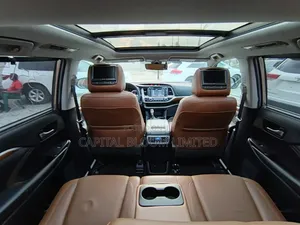 Toyota Highlander Limited 2019 Brown