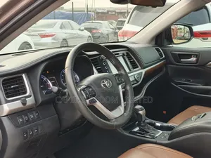 Toyota Highlander Limited 2019 Brown