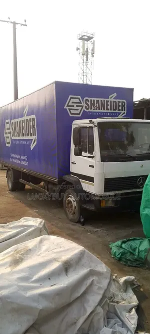 Mercedes Benz 1117 8 Bolt