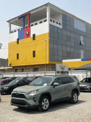 Toyota RAV4 XLE 2021 Gray