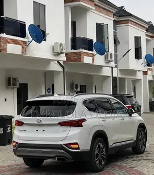 Hyundai Santa Fe 2019 White