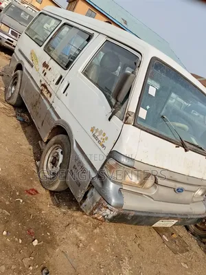 Mazda E2200 2002 White
