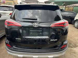 Toyota RAV4 Platinum 4dr SUV (2.5L 4cyl 6A) 2018 Black