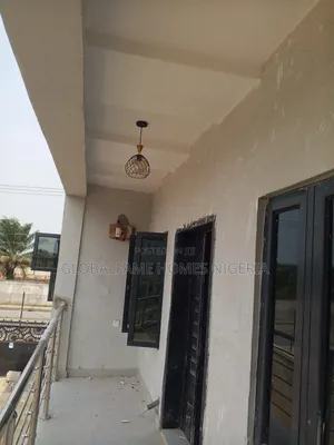 2bdrm Block of Flats in By Golf Estate for rent