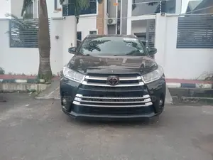 Toyota Highlander XLE 4x4 V6 (3.5L 6cyl 8A) 2018 Black