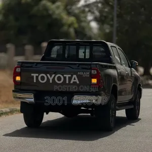 New Toyota Hilux 2025 Gray