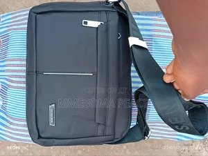 Durable Men's Handbag and Large Capacity Men's Travel Bag