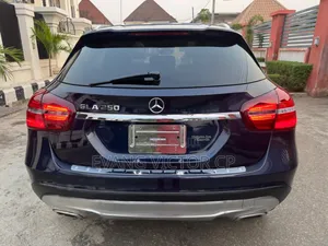 Mercedes-Benz GLA-Class 2017 Blue