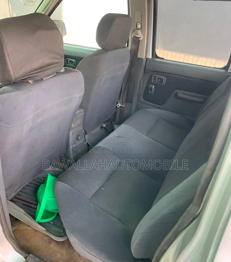 Nissan Frontier Automatic 2005 Silver
