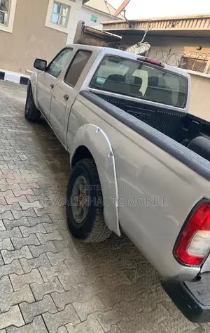 Nissan Frontier Automatic 2005 Silver