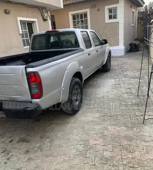 Nissan Frontier Automatic 2005 Silver