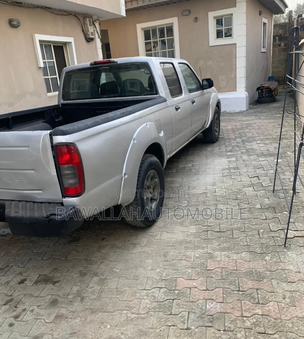 Nissan Frontier Automatic 2005 Silver