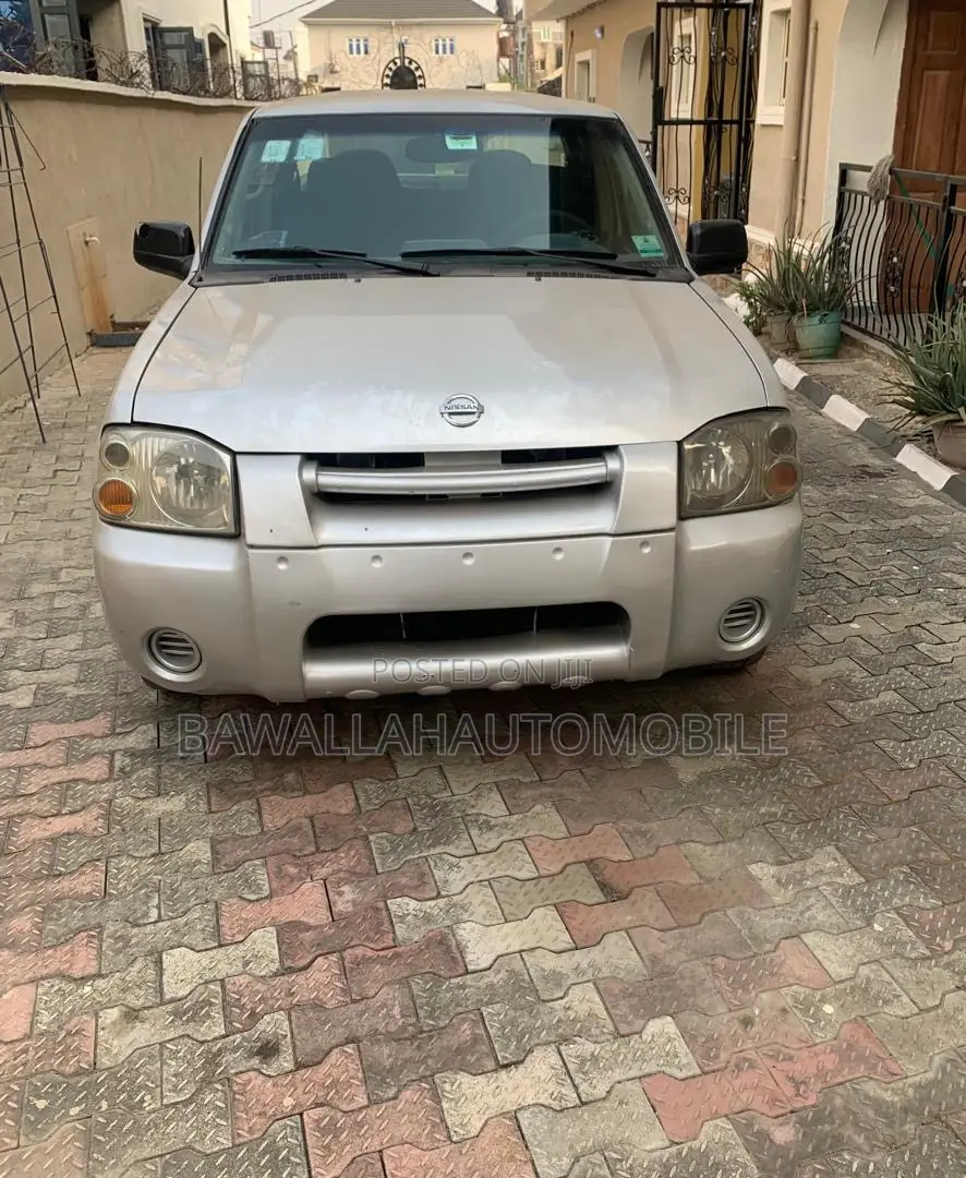 Nissan Frontier Automatic 2005 Silver