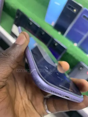 Apple iPhone 11 64 GB Purple