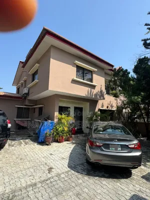4bdrm Duplex in Femi Okunnu Estate, Jakande for sale