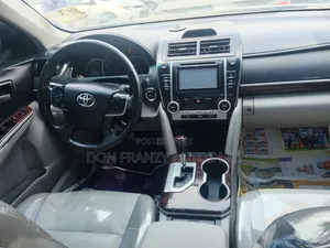 Toyota Camry XLE 4dr Sedan (3.5L 6cyl 6A) 2014 Silver