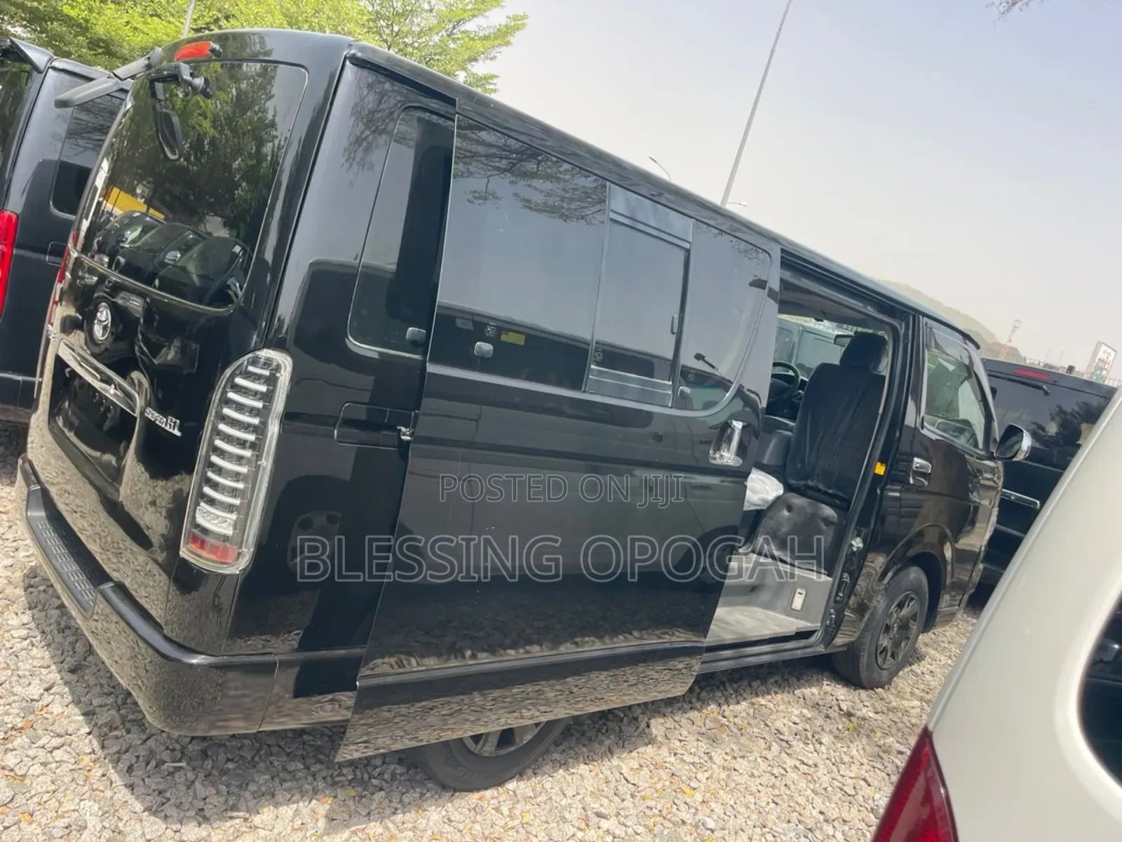 Toyota HiAce 2010 Black