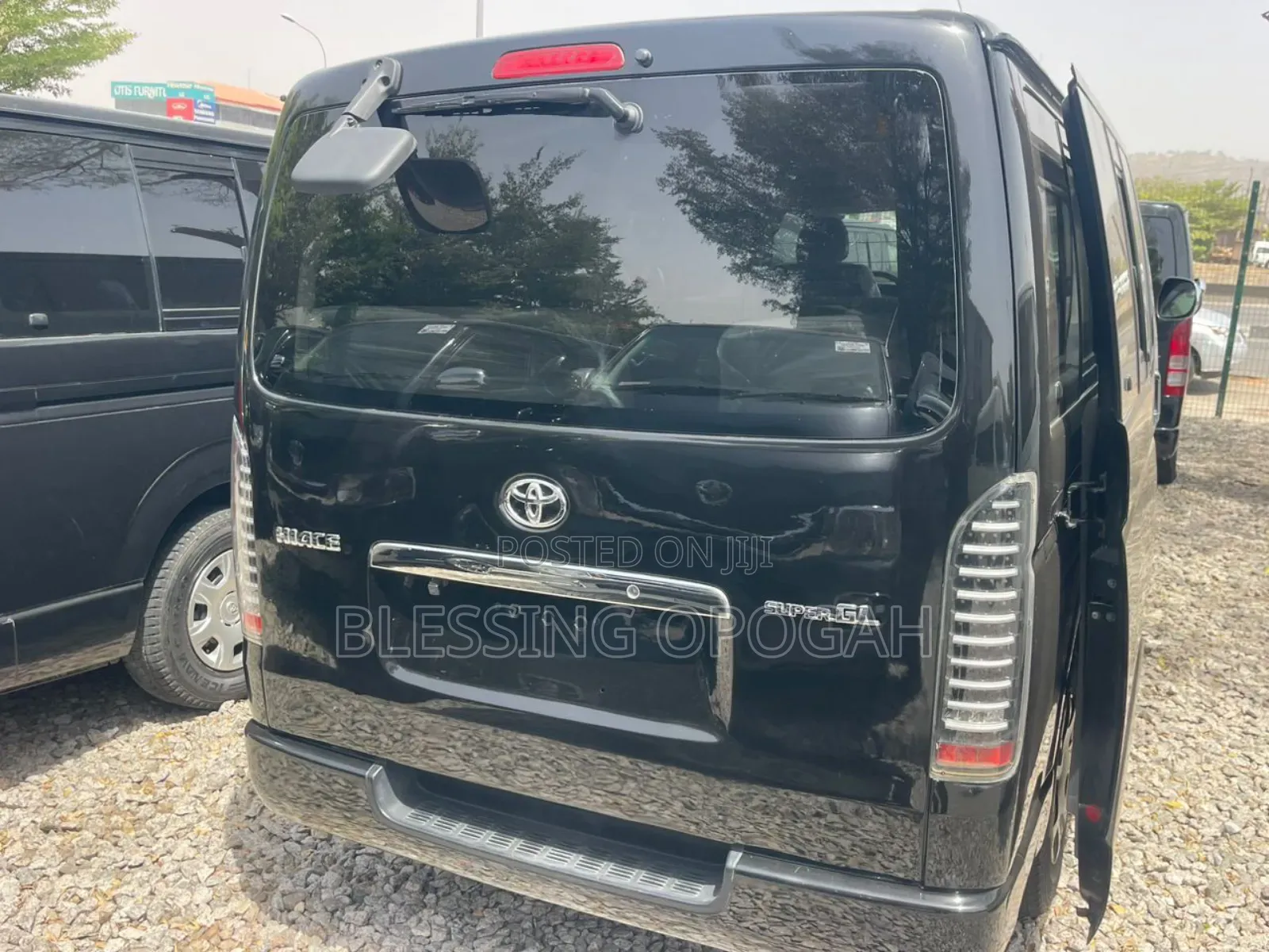 Toyota HiAce 2010 Black