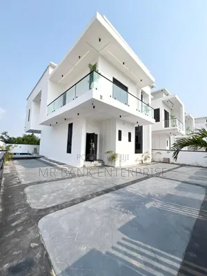 5bdrm Duplex in Chevron for sale