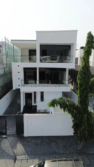 5bdrm Duplex in Lekki Phase 1 for sale