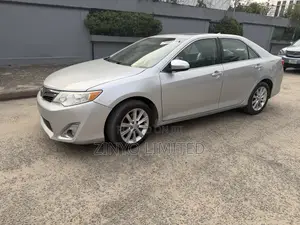 Toyota Camry XLE V6 4dr Sedan (3.5L 6cyl 6A) 2013 Silver
