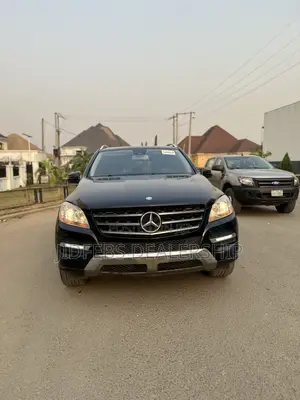 Mercedes-Benz M Class ML350 4dr SUV (3.5L 6cyl 7A) 2015 Black