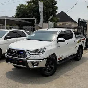 Toyota Hilux 2021 White