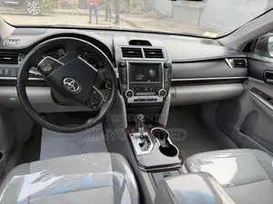 Toyota Camry XLE V6 4dr Sedan (3.5L 6cyl 6A) 2013 Silver