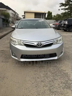 Toyota Camry XLE V6 4dr Sedan (3.5L 6cyl 6A) 2013 Silver