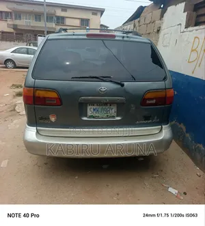 Toyota Sienna 1999 Green