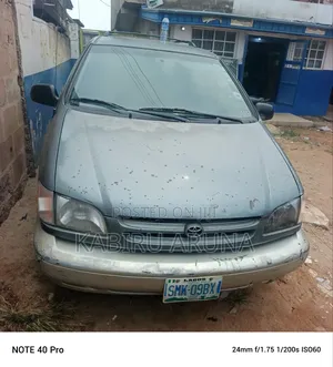 Toyota Sienna 1999 Green
