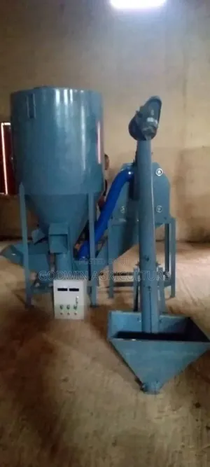 Feed Crusher/Mixer Machine With Conveyor