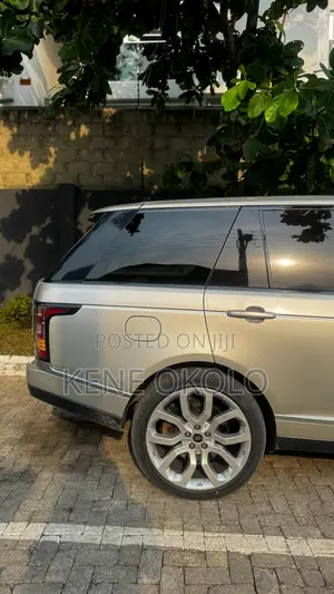 Land Rover Range Rover Vogue 2015 Gold