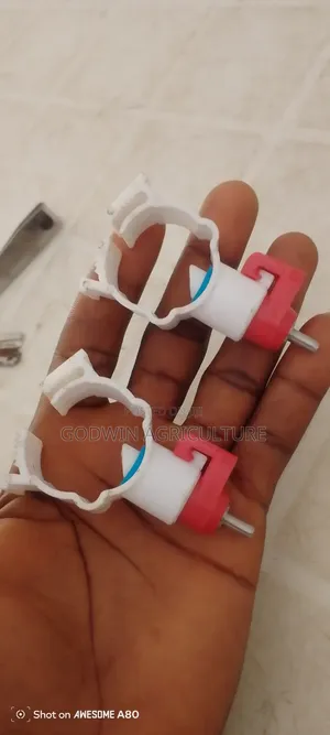 Portable White Clip Nipple Drinkers