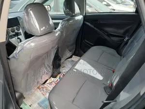 Toyota Matrix S Hatchback AWD (2.4L 4cyl 4A) 2011 Black