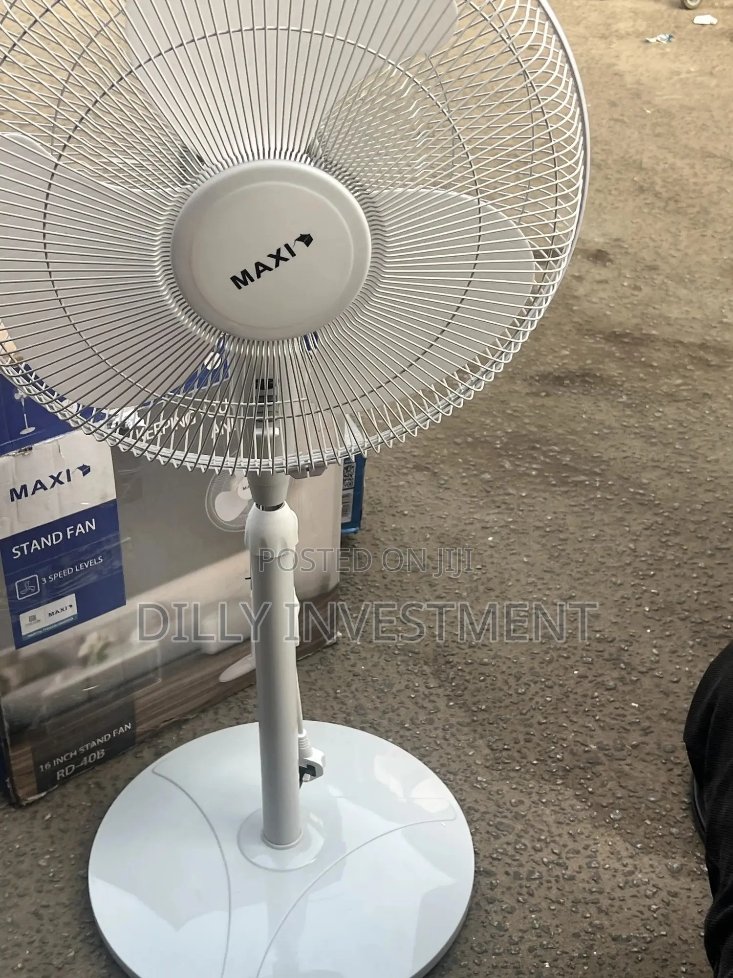 Maxi 16inches White Fan