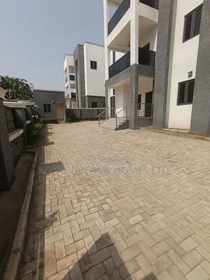 6bdrm Duplex in Kaura for sale
