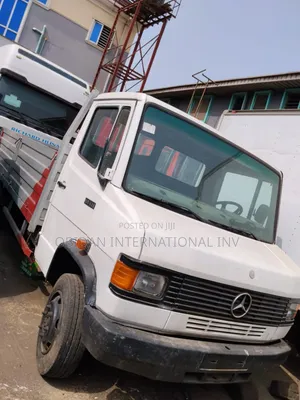 Mercedes Benz 814 Truck White