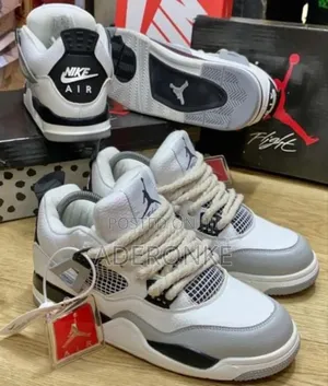 Quality Designer Nike Sneakers Available in Different Sizes
