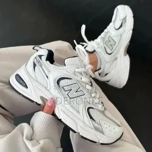 Quality Luxury Designer Sneakers Available in Different Sizes and Type